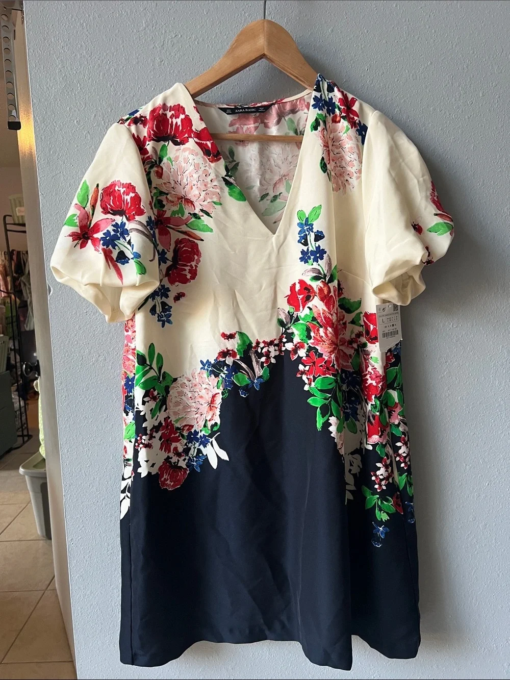 Zara Cream and Navy Floral V-Neck Mini Dress - Picture 2 of 8